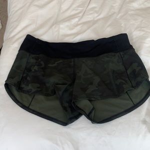Lululemon camo speed up shorts 2.5